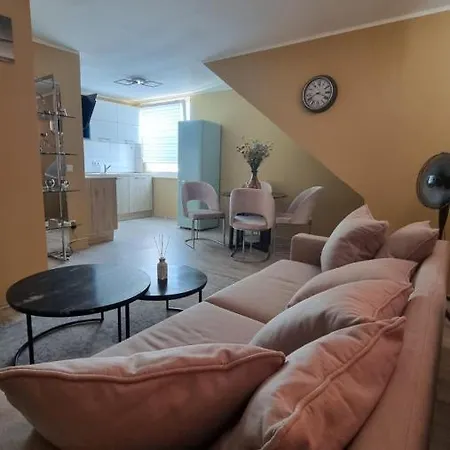 Lovely 2-bedroom Unit In Duesseldorf Tastefully Furnished Apartment *