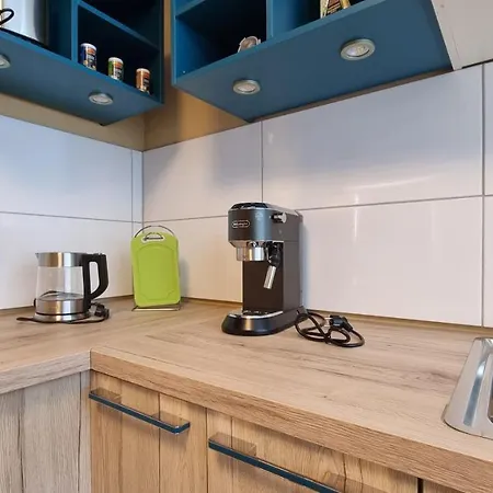Lovely 2-bedroom Unit In Duesseldorf Tastefully Furnished *