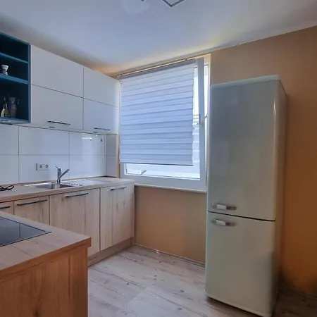 Lovely 2-bedroom Unit In Duesseldorf Tastefully Furnished *