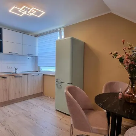 Lovely 2-bedroom Unit In Duesseldorf Tastefully Furnished *