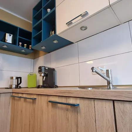 Lovely 2-bedroom Unit In Duesseldorf Tastefully Furnished Apartment *