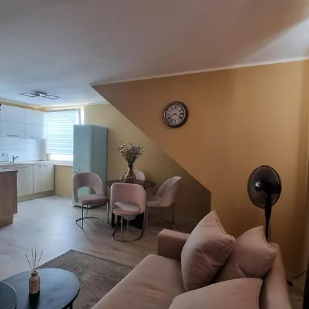 Lovely 2-bedroom Unit In Duesseldorf Tastefully Furnished *